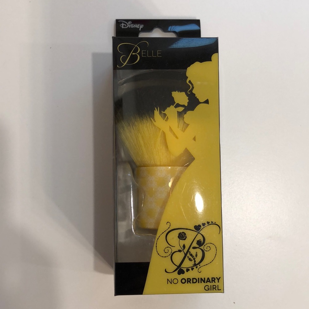 New. Disney Belle Kabuki Brush